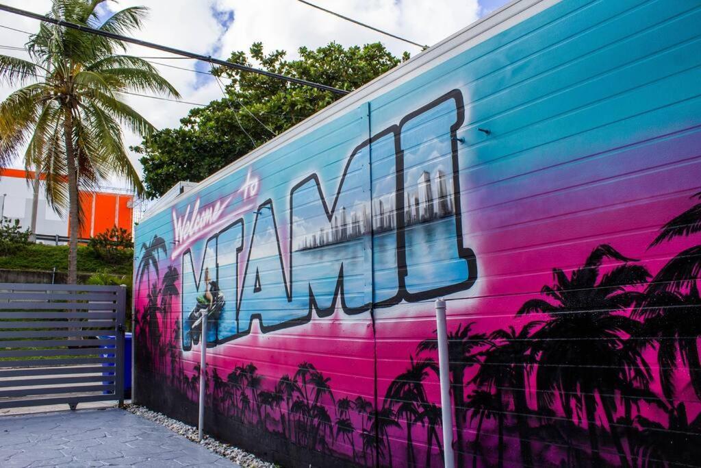 Unique Miami Art Escape W/ Hottub, Arcade & Murals Екстериор снимка