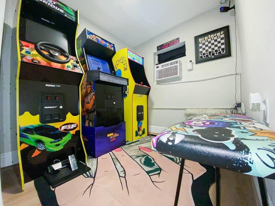 Unique Miami Art Escape W/ Hottub, Arcade & Murals Екстериор снимка
