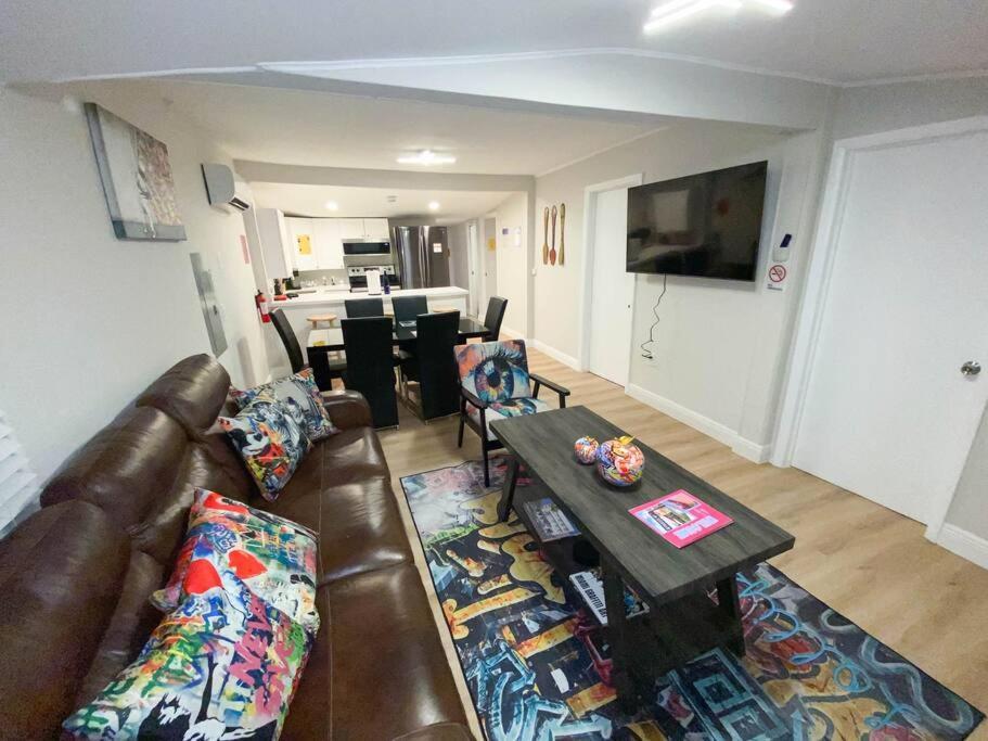 Unique Miami Art Escape W/ Hottub, Arcade & Murals Екстериор снимка