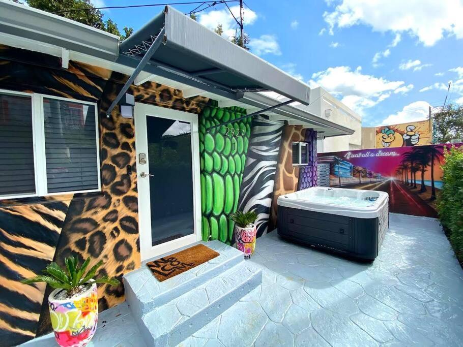 Unique Miami Art Escape W/ Hottub, Arcade & Murals Екстериор снимка